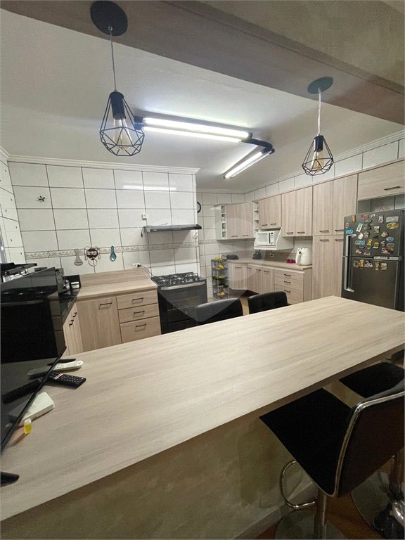 Sobrado à venda com 4 quartos, sendo 1 suíte,  em Jardim Las Vegas, Santo André, SP