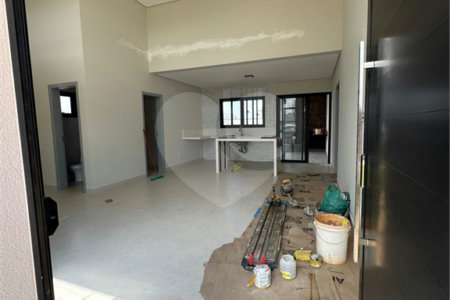 Casa à venda com 3 quartos, sendo 1 suíte, no condomínio Reserva Central Parque, Salto - SP