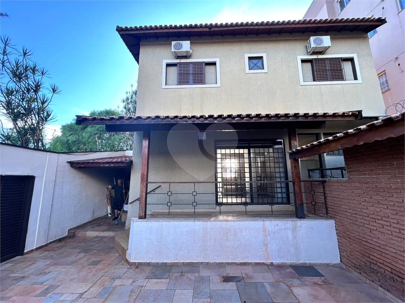 Sobrado à venda com 3 quartos, sendo 1 suíte,  em Parque dos Bandeirantes, Ribeirão Preto, SP