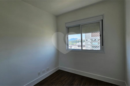 Apartamento à venda ou para alugar com 3 quartos, sendo 2 suítes, em Vila Anastácio, São Paulo, SP
