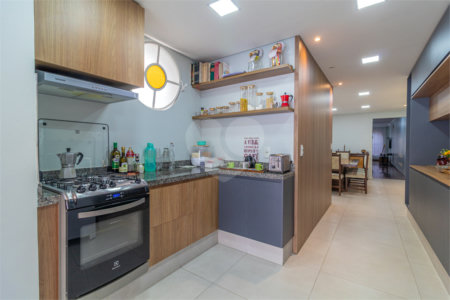 Sobrado à venda com 3 quartos, sendo 1 suíte,  em Vila Mascote, São Paulo, SP