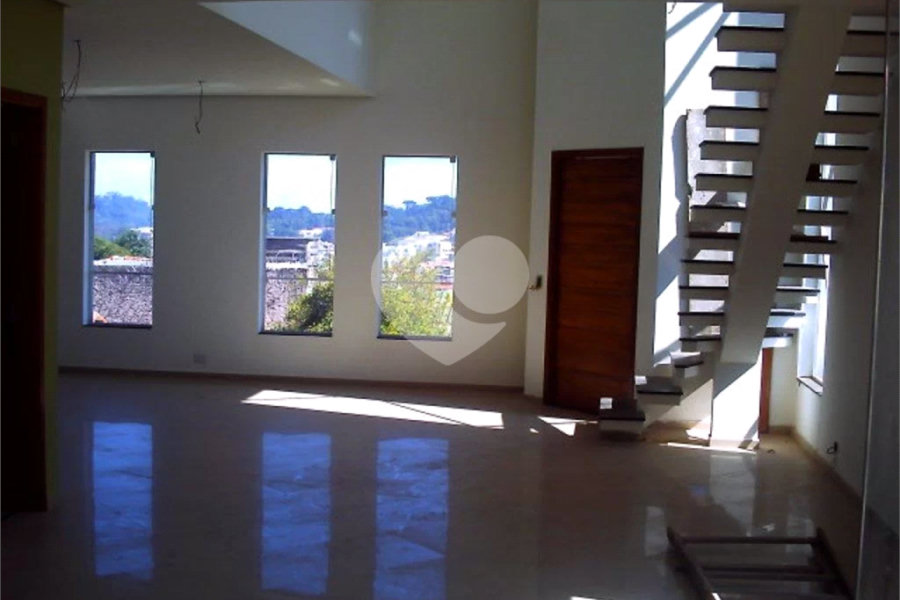 Sobrado à venda com 3 quartos, sendo 1 suíte, em Tremembé, São Paulo, SP