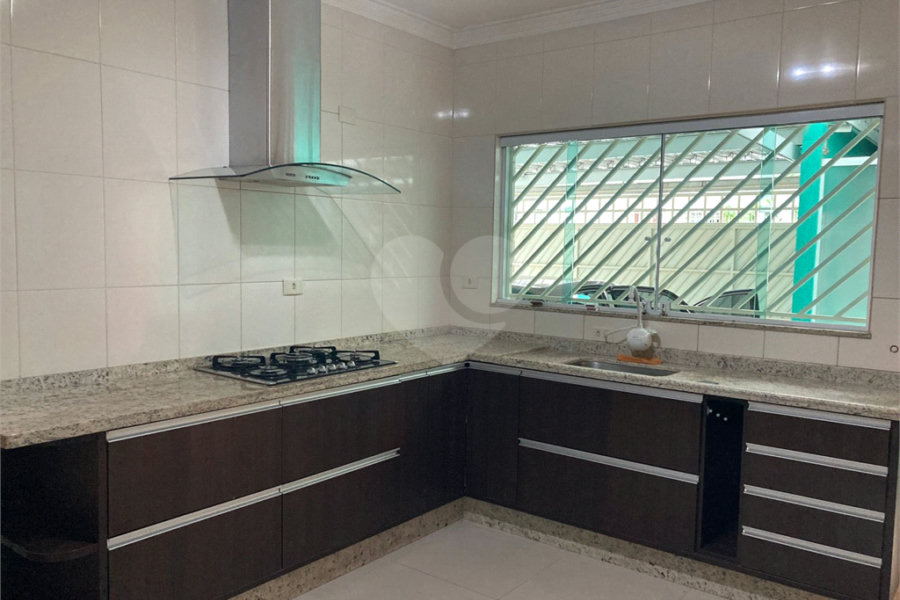 Sobrado à venda com 3 quartos, sendo 1 suíte, em Vila Constança, São Paulo, SP