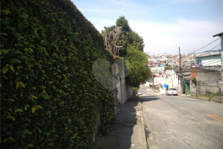 Casa à venda com 3 quartos, sendo 1 suíte,  em Vila Oliveira, Mogi das Cruzes, SP
