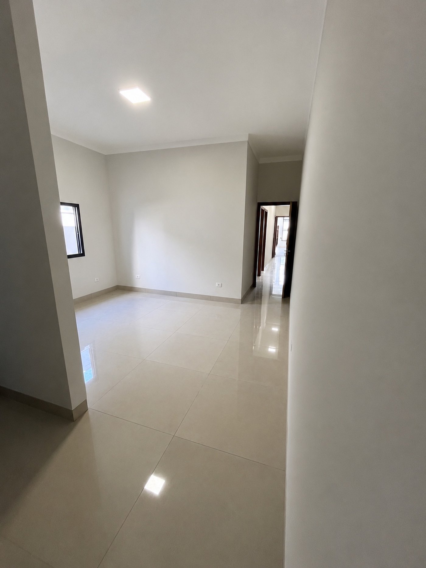 Casa à venda com 3 quartos, sendo 1 suíte,  em Parque Residencial Quinta da Lagoa, Três Lagoas, MS