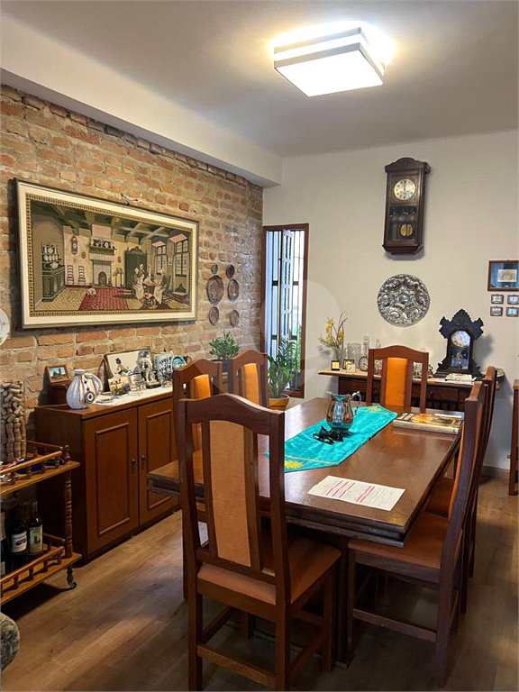 Casa à venda com 3 quartos, sendo 1 suíte, em Vila Mariana, São Paulo, SP