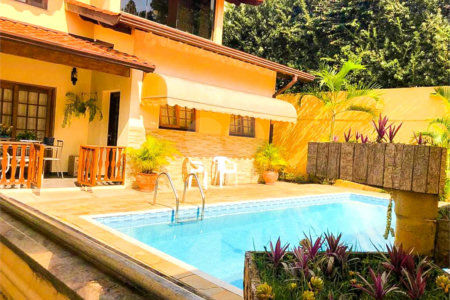 Casa à venda com 3 quartos, sendo 1 suíte,  no condomínio Vivenda das Vinhas, Vinhedo - SP