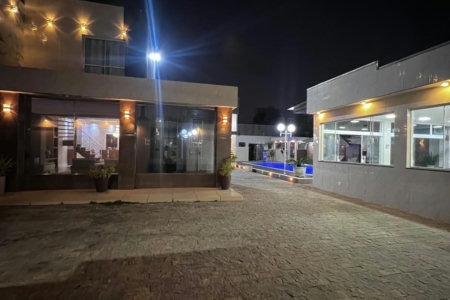 Casa à venda com 8 quartos, sendo 2 suítes, em Flórida, Praia Grande, SP