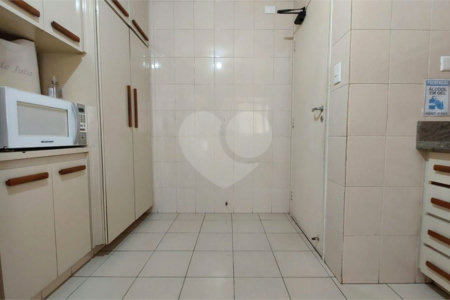 Casa à venda com 4 quartos, sendo 2 suítes,  em Vila Alexandria, São Paulo, SP
