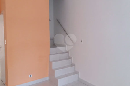 Casa com 125m² , 2 dormitórios , 2 vagas , à venda no Jardim Las Vegas em Santo André.