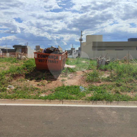 Lote à Venda em São Carlos, no Condomínio Villeneuve I