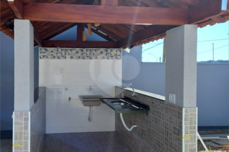Casa térrea em Araraquara/SP.