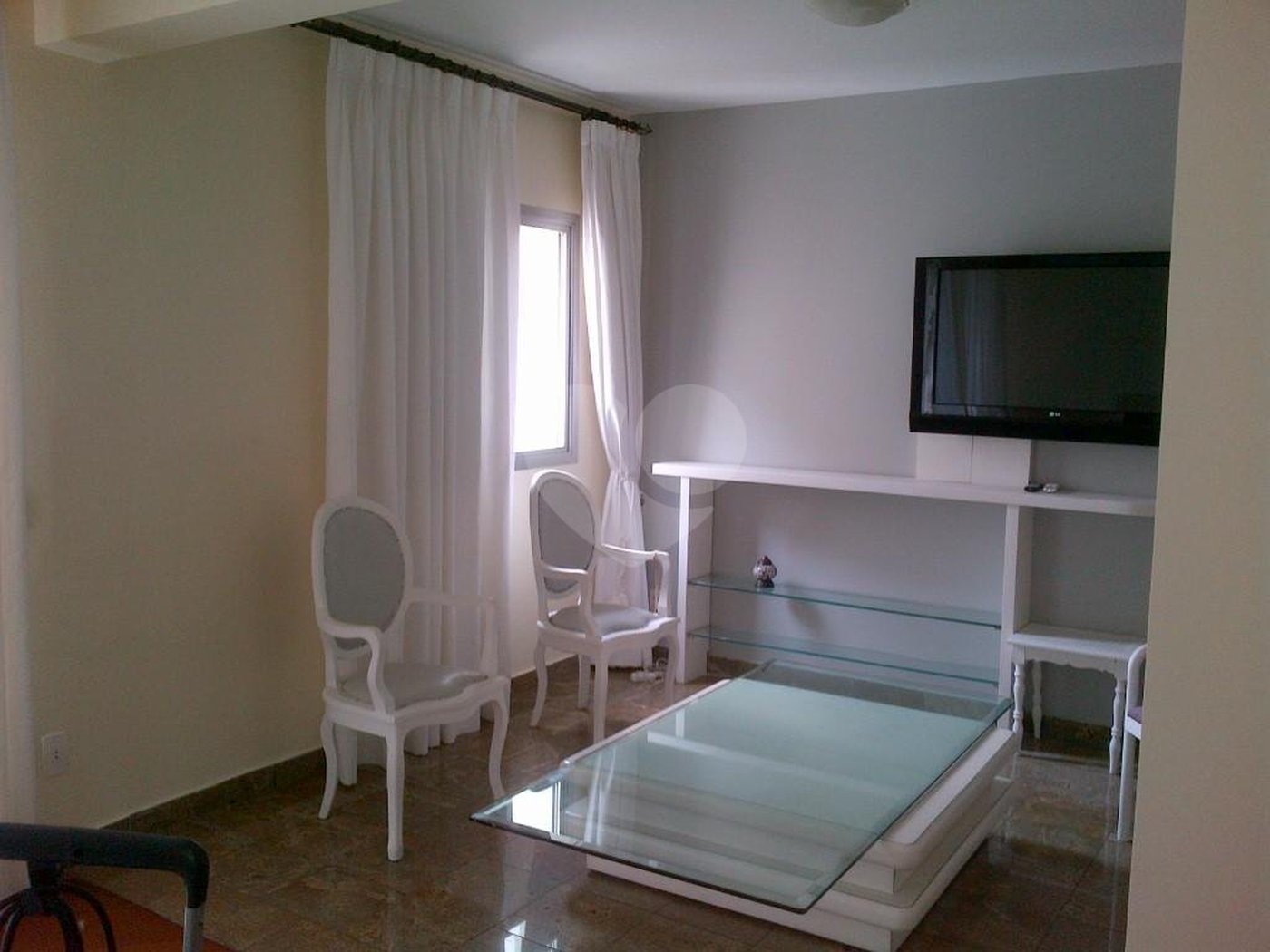 Moema - Apartamento 2 dormitórios c/suíte e Ar condicionado mobiliado !!!