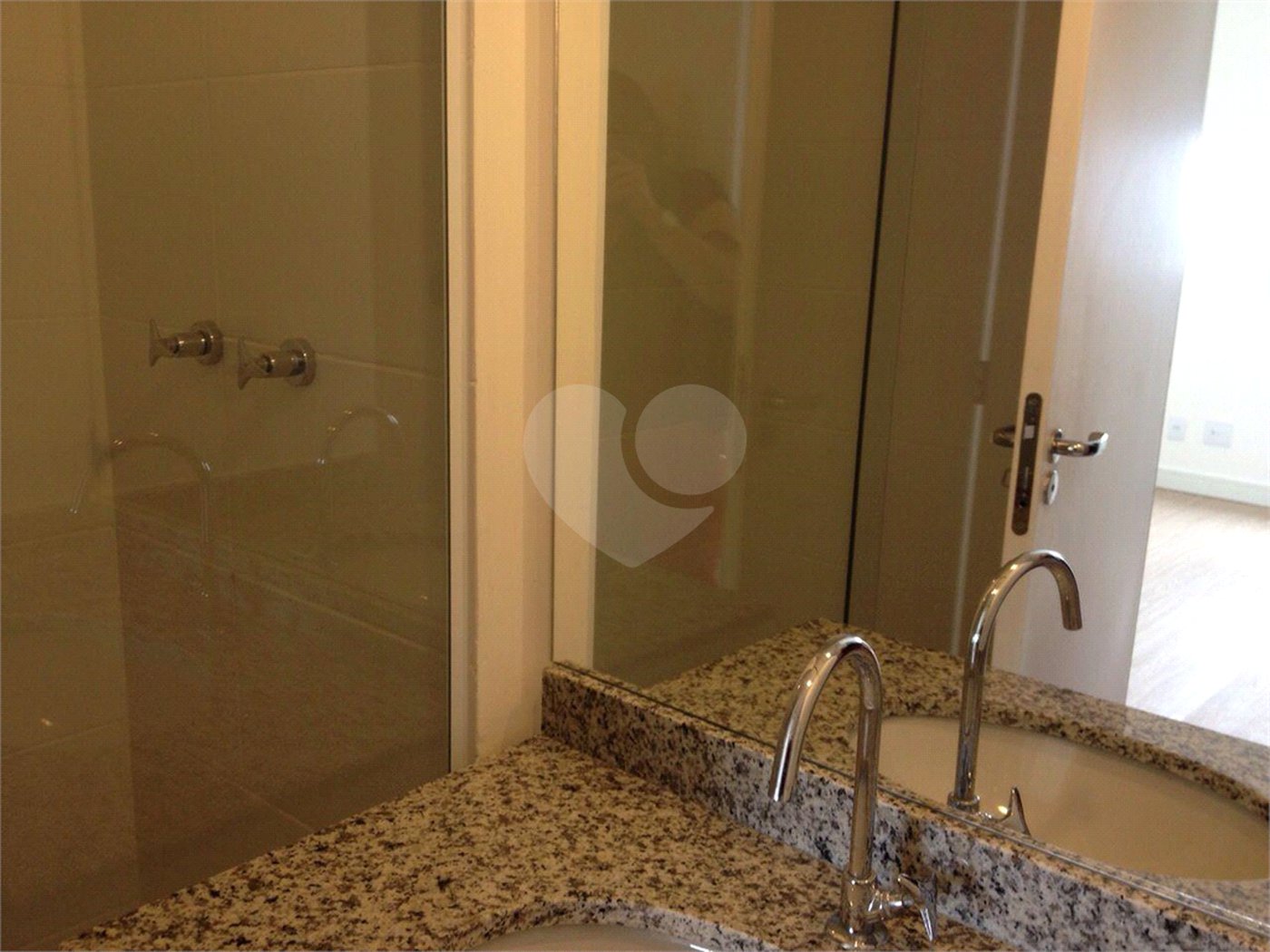 Apartamento à venda com 3 quartos, sendo 1 suíte,  em Jardim Parque Morumbi, São Paulo, SP