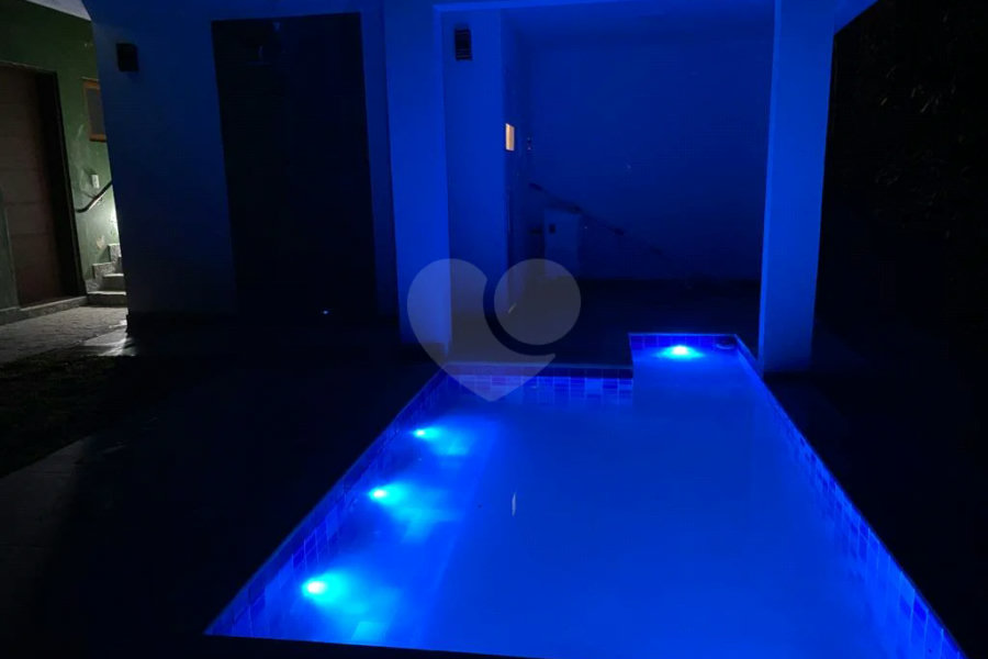 Casa à venda ou para alugar com 5 quartos, sendo 4 suítes, no condomínio Associação Reserva das Hortênsias, Mairiporã - SP