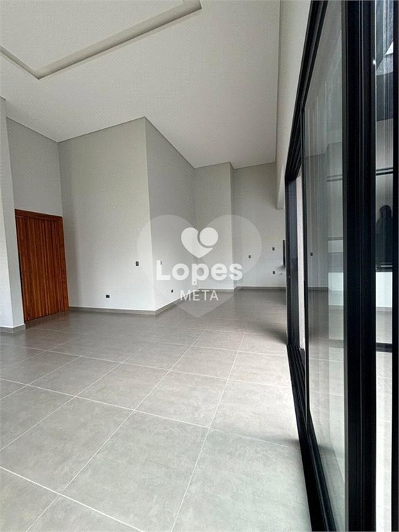 Casa à venda com 3 quartos, sendo 1 suíte,  no condomínio Terras do Vale, Caçapava - SP