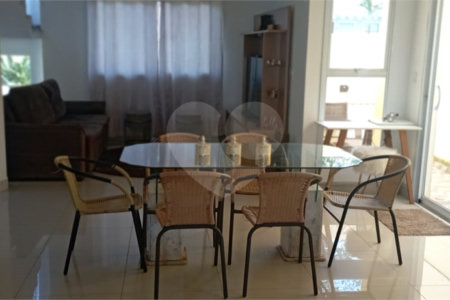 Casa à venda com 3 quartos, sendo 1 suíte, no condomínio Campos do Conde I, Paulínia - SP