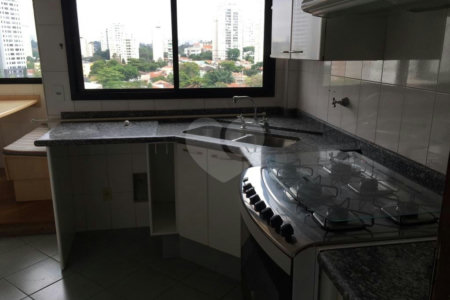 Apartamento à venda com 3 quartos, sendo 1 suíte,  em Santo Amaro, São Paulo, SP