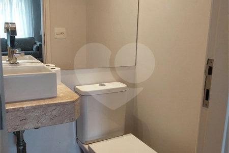 Apartamento à venda com 3 quartos, sendo 2 suítes,  em Cidade São Francisco, São Paulo, SP