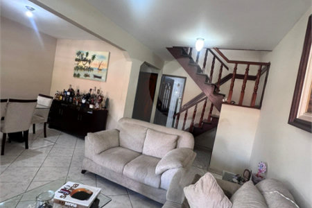 Casa à venda com 5 quartos, sendo 1 suíte, no condomínio Pedra Bonita, Rio de Janeiro - RJ