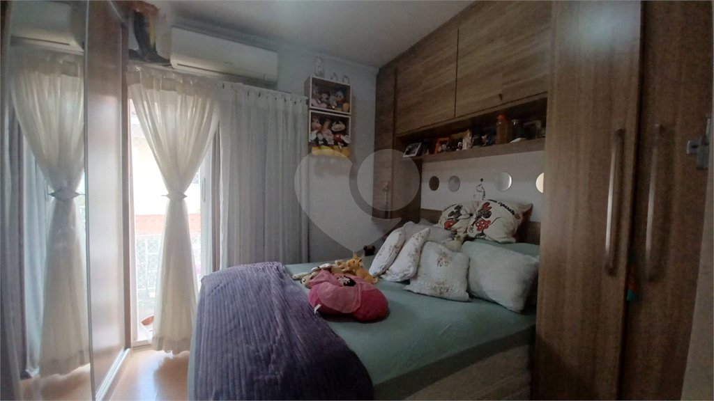 Casa à venda com 3 quartos, sendo 1 suíte, no condomínio Santanna, São Paulo - SP