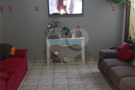 Sobrado à venda com 3 quartos, sendo 2 suítes,  em Jardim Marica, Mogi das Cruzes, SP