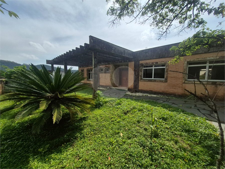 Casa à venda com 3 quartos, sendo 1 suíte, no condomínio Alpes da Cantareira, Mairiporã - SP