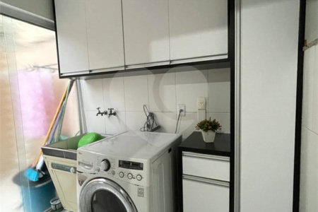 Casa à venda com 3 quartos, sendo 1 suíte, no condomínio Residencial Villagio Vitória, Guarulhos - SP