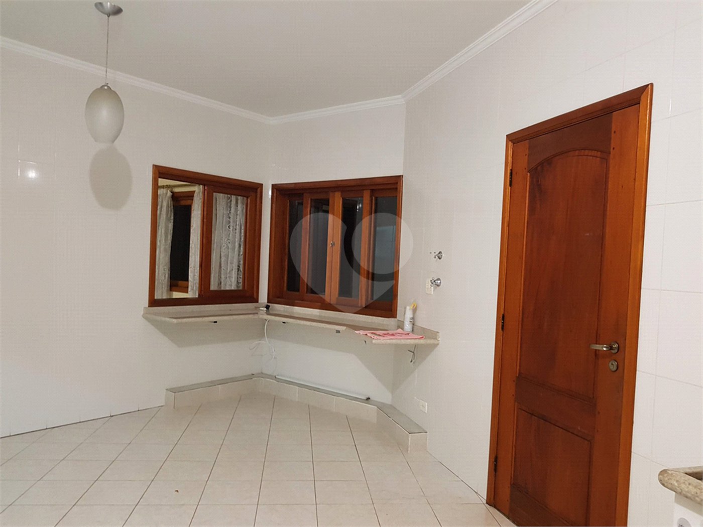 Casa à venda com 4 quartos, sendo 2 suítes, no condomínio Alpes da Cantareira, Mairiporã - SP
