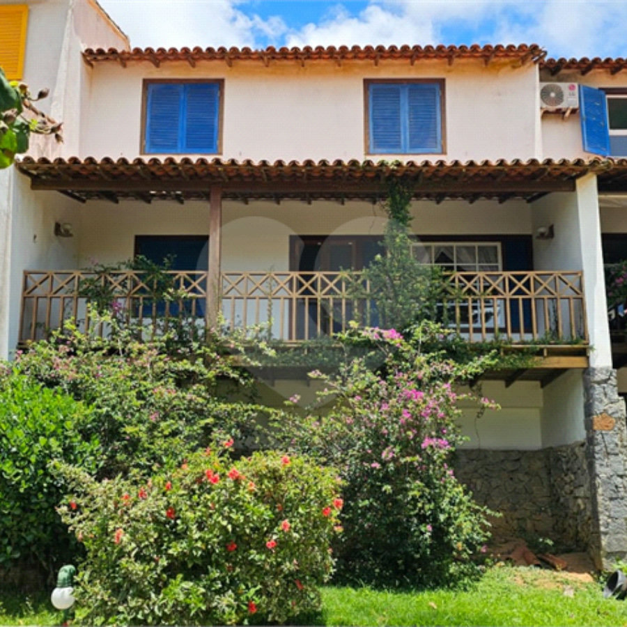Casa à Venda com 3 Suítes no Arpoador da Rasa, Búzios