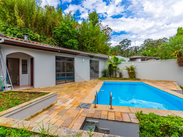 Casa à venda com 4 quartos, sendo 2 suítes,  em Jardim Marajoara, São Paulo, SP