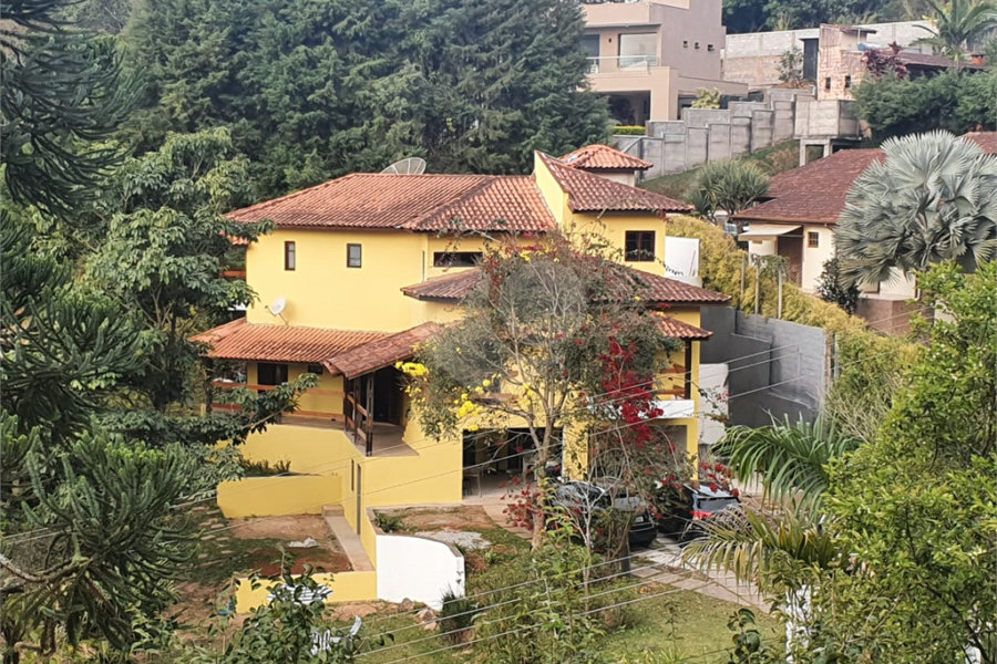 Sobrado à venda com 5 quartos, sendo 1 suíte, em Serra da Cantareira, Mairiporã, SP