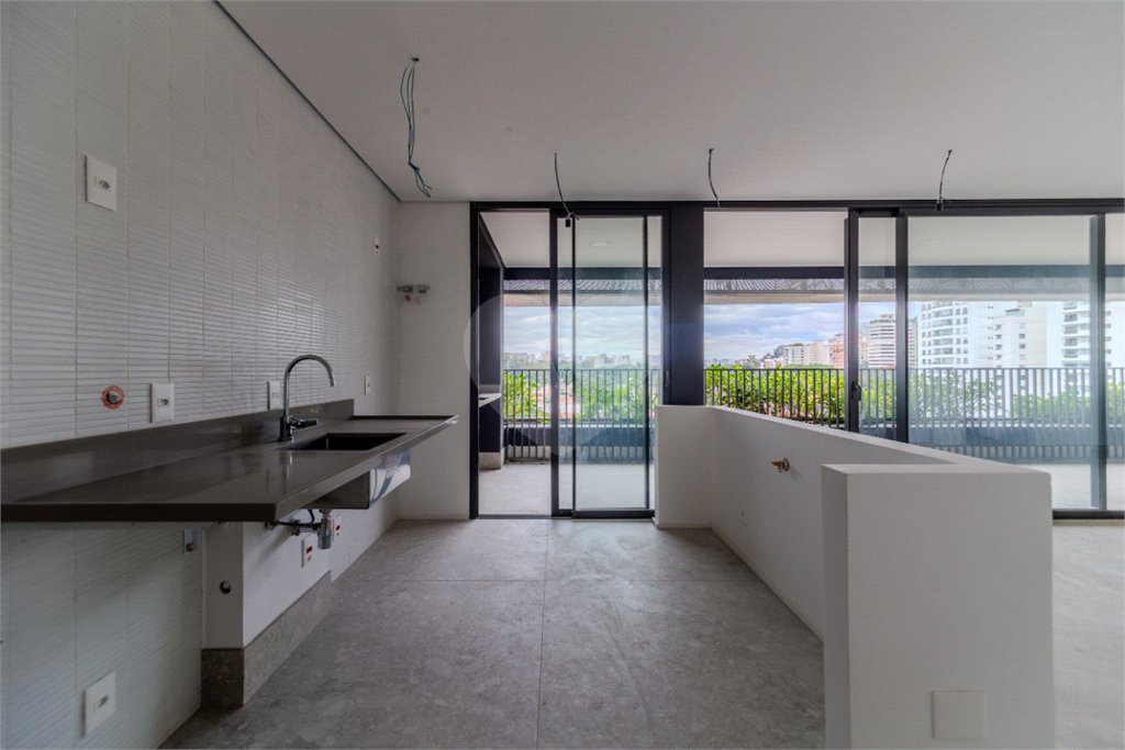 Apartamento à venda com 3 suítes em Vila Nova Conceição, São Paulo, SP