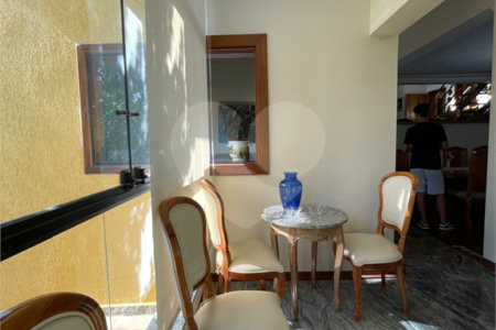 Casa à venda com 9 quartos, sendo 4 suítes, em Condomínio Flamboyant-b, Atibaia, SP