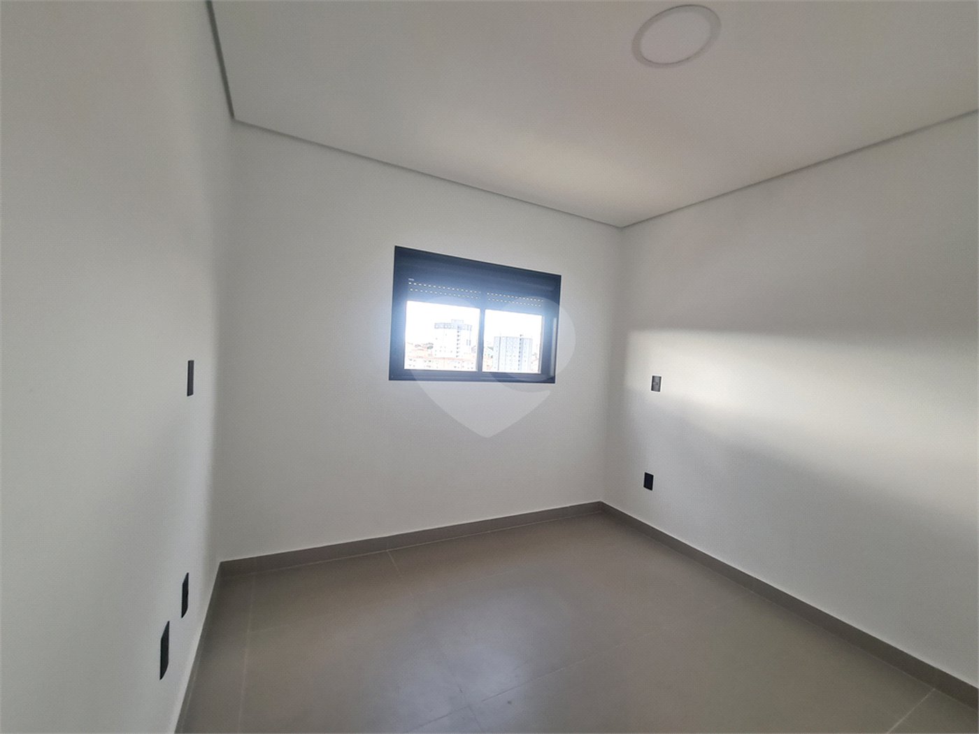 Apartamento à venda com 3 quartos, sendo 1 suíte,  em Jardim Refúgio, Sorocaba, SP