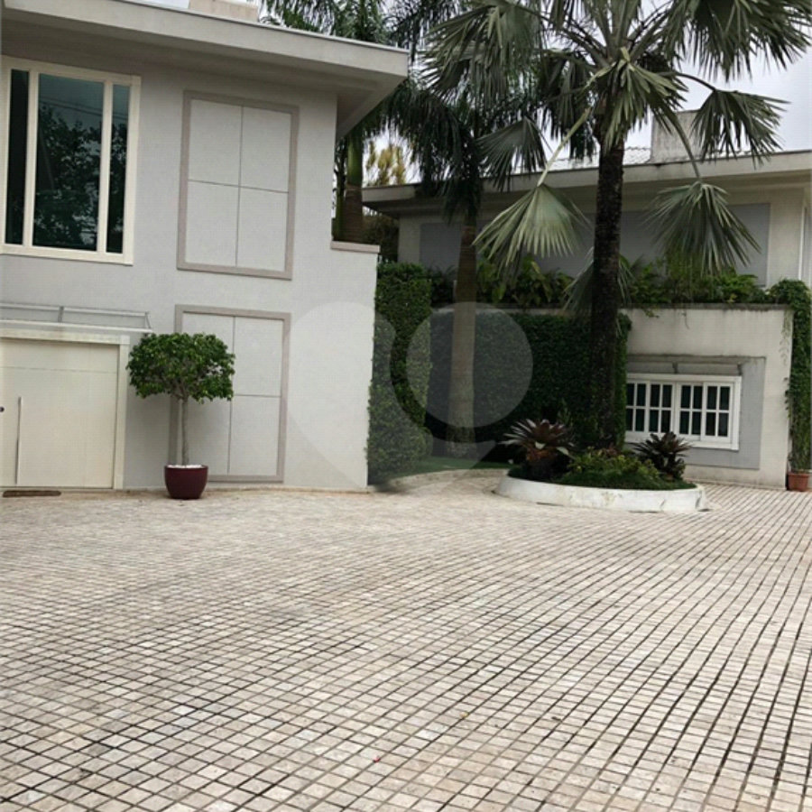 Casa em condomínio à venda com 4 quartos, sendo 6 suítes, em Fazenda Morumbi, São Paulo, SP