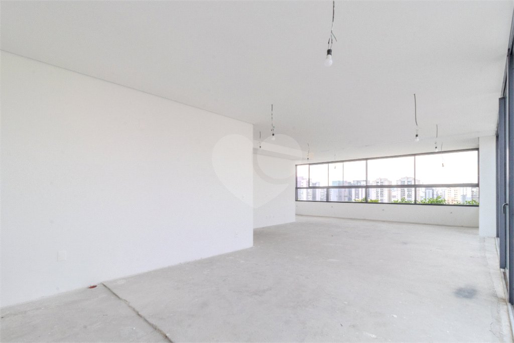 Apartamento à venda com 3 suítes em Campo Belo, São Paulo, SP