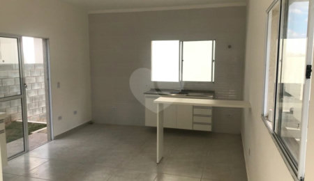 Casa de Vila à venda com 2 quartos em Jardim São Felipe, Atibaia, SP