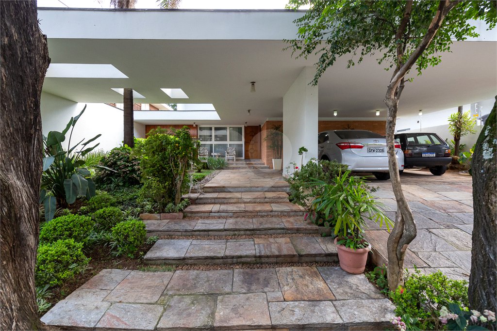 Sobrado à venda com 4 quartos, sendo 2 suítes, em Brooklin Velho, São Paulo, SP