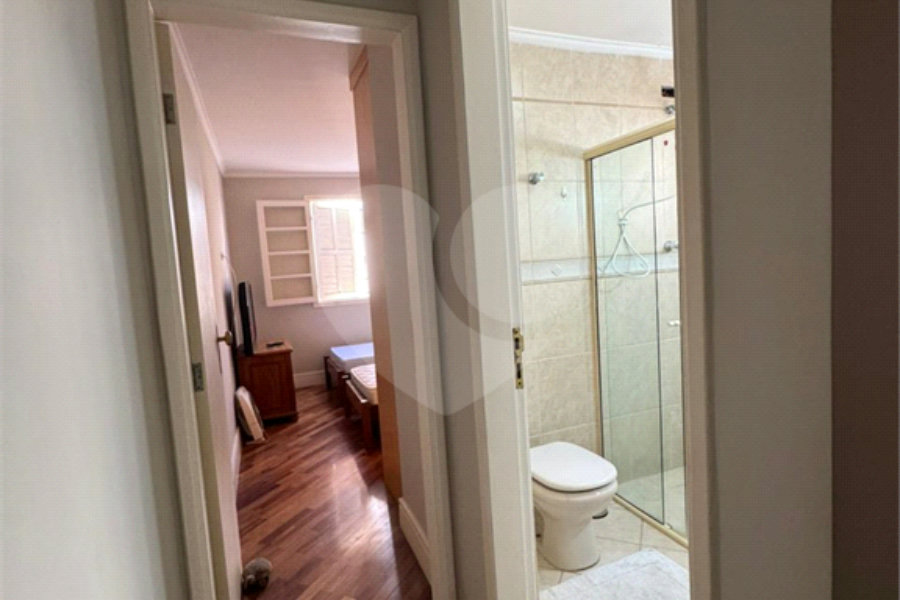 Casa à venda com 3 quartos, sendo 1 suíte, no condomínio Villagio Staluccia, São Paulo - SP