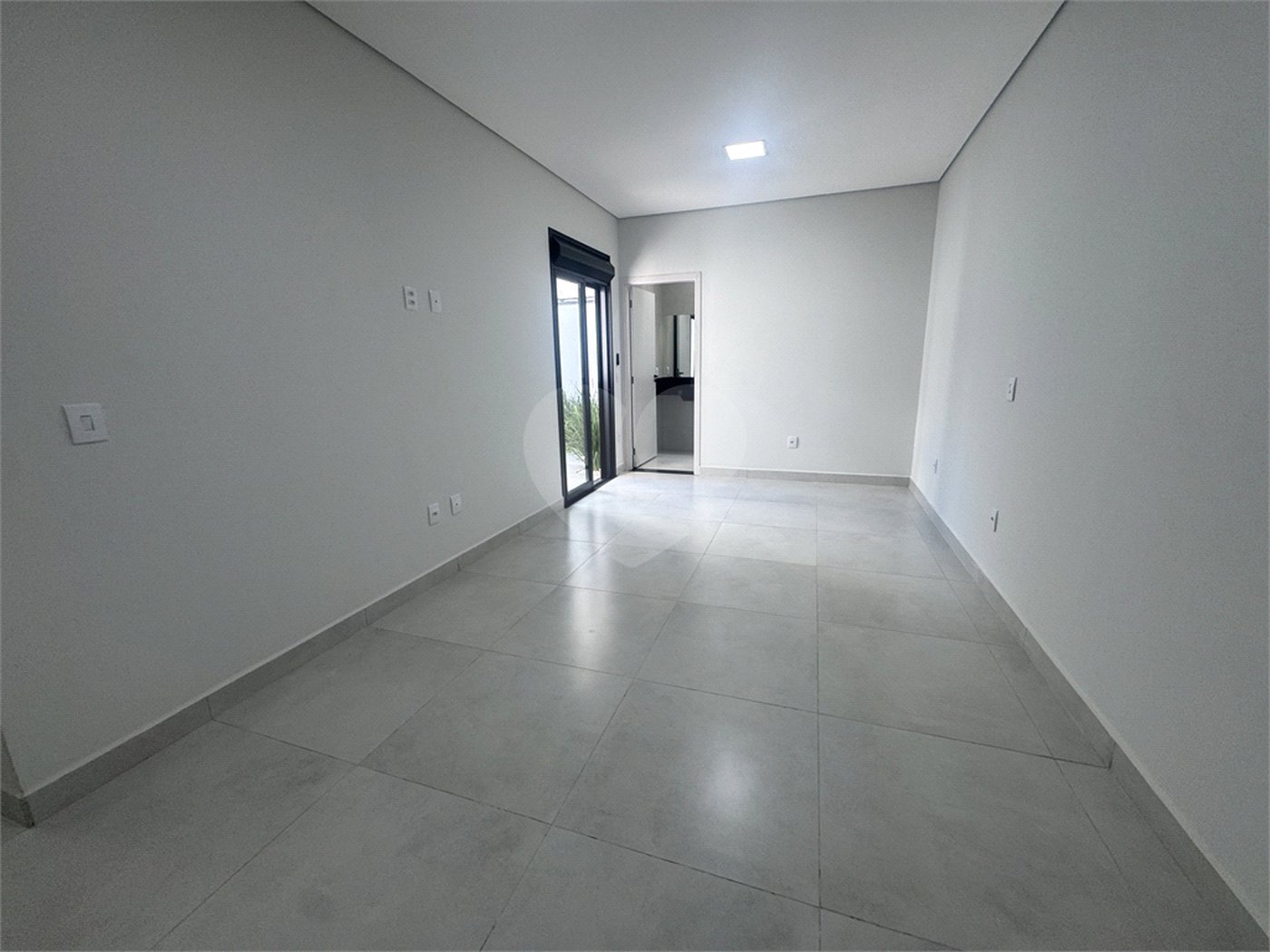 Casa à venda com 3 quartos, sendo 1 suíte, no condomínio Residencial Villagio Wanel, Sorocaba - SP