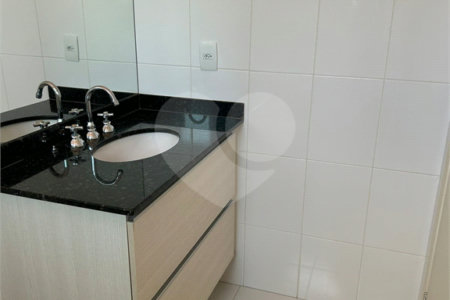 Casa à venda com 3 suítes no condomínio Terras de São Francisco, Vinhedo - SP