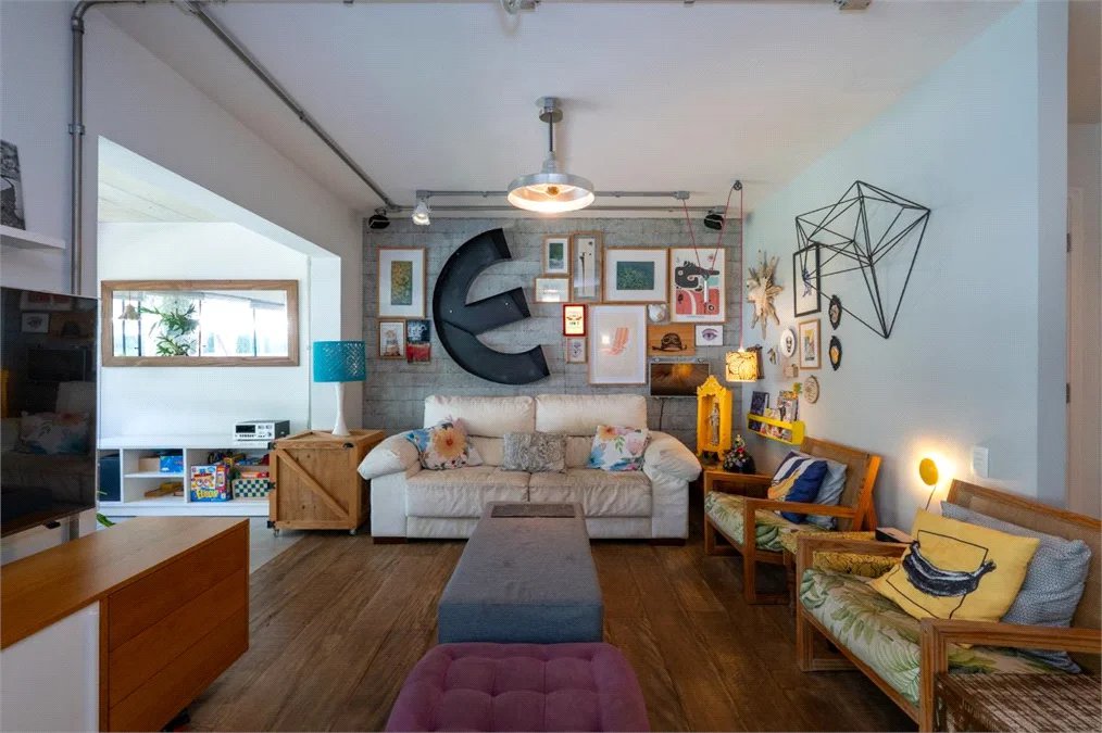 Apartamento à venda com 3 quartos, sendo 1 suíte, em Jardim Morumbi, São Paulo, SP