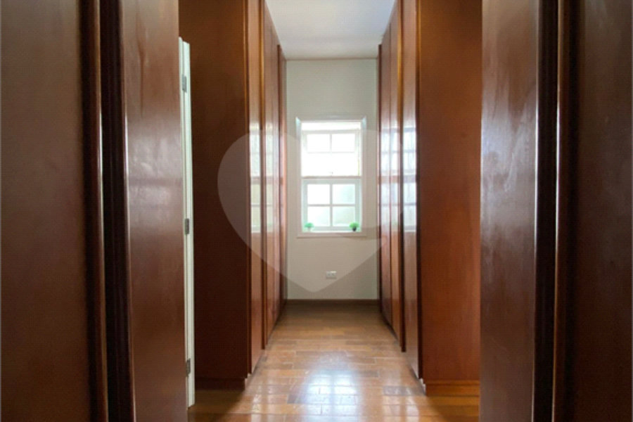 Sobrado à venda com 4 quartos, sendo 3 suítes, em Tremembé, São Paulo, SP