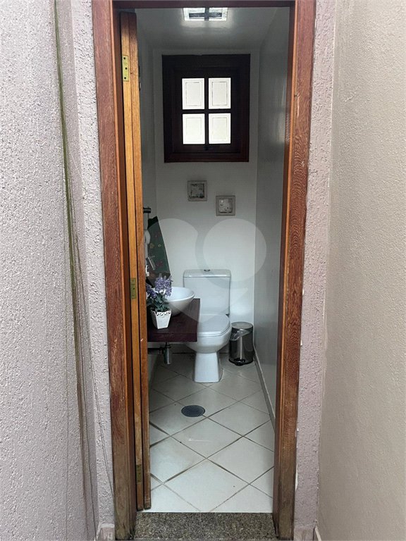 Casa à venda com 4 quartos, sendo 2 suítes, no condomínio Jornalista Américo Ariza, São Paulo - SP
