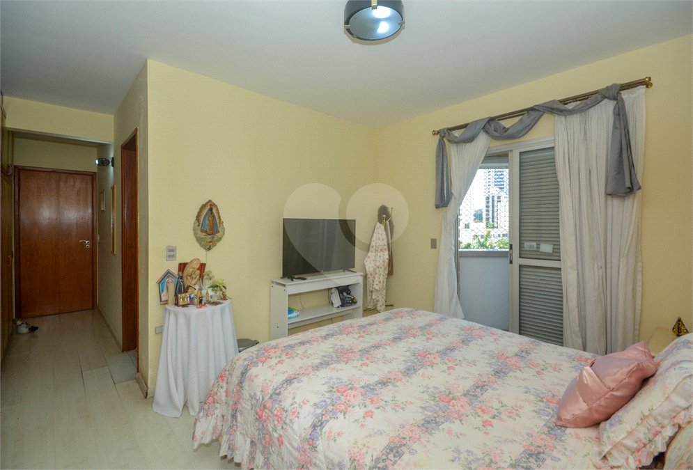 Apartamento à venda com 4 quartos, sendo 1 suíte, em Moema, São Paulo, SP