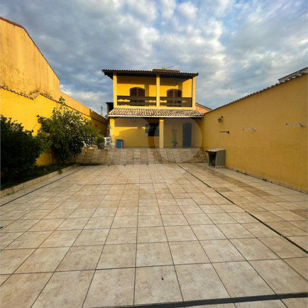 Sobrado à venda com 4 quartos, sendo 1 suíte, em Vila Áurea, Poá, SP