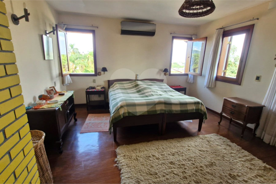 Sobrado à venda com 4 quartos, sendo 1 suíte, em Tremembé, São Paulo, SP