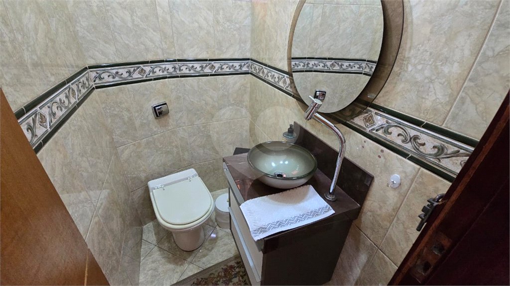 Sobrado à venda com 4 quartos, sendo 1 suíte, em Jardim Regina, São Paulo, SP