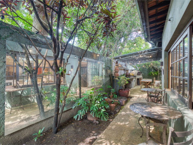 Casa à venda com 4 quartos, sendo 2 suítes,  em Alto da Boa Vista, São Paulo, SP